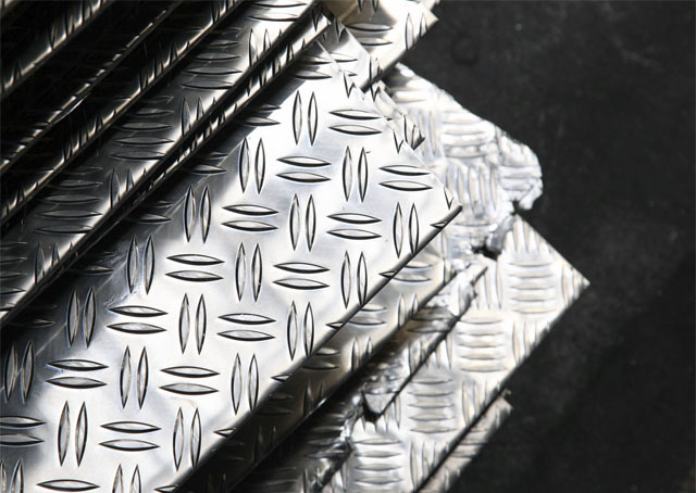 Алюминиевый рифленый лист Квинтет 1.5х1200х3000 АМг2Н2Р